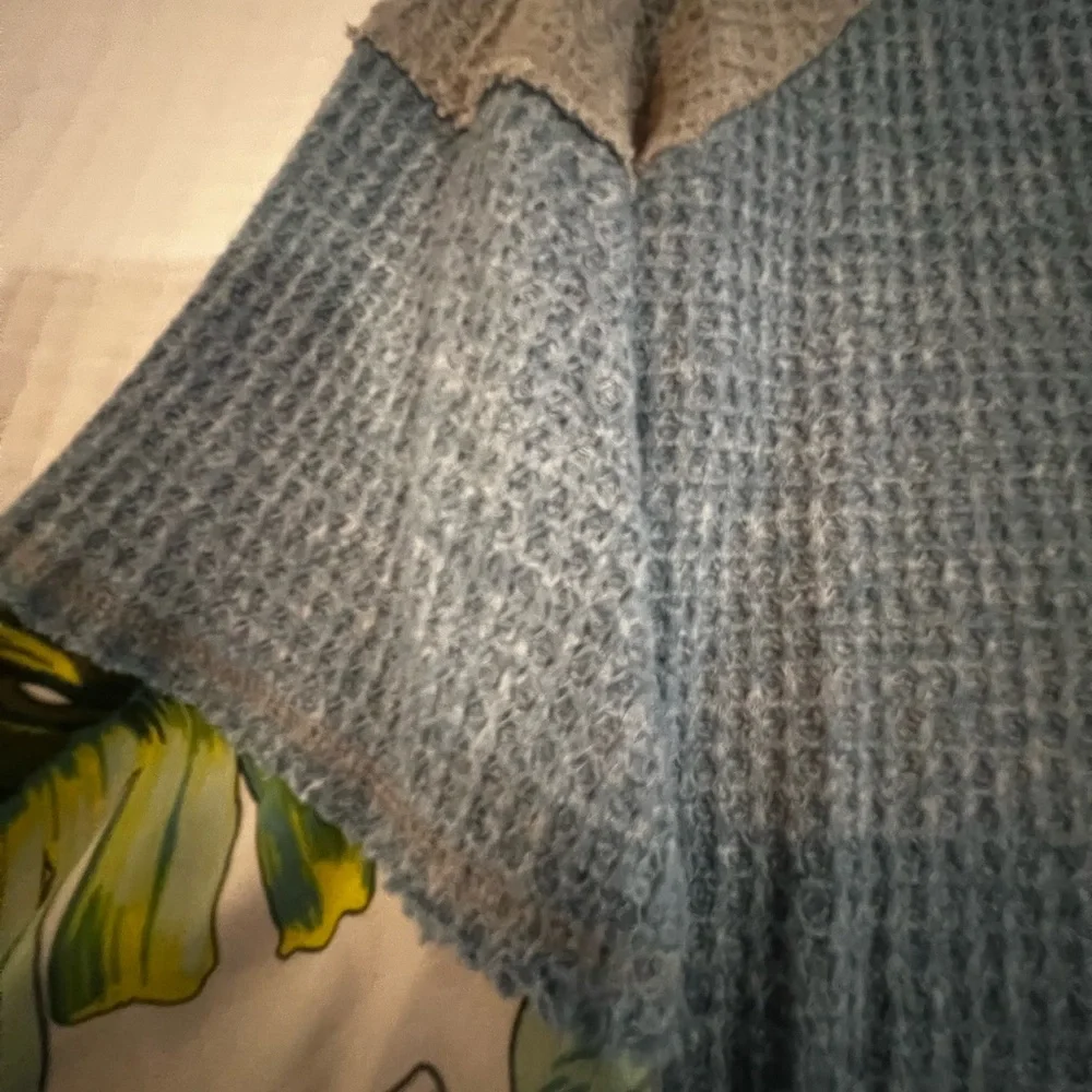 Elegant Blue and Floral Women's Blouse - Picture 5 of 9